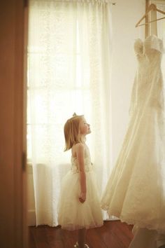 Take this picture and give it to your flower girl on her wedding day Omg how precious. Bride And Daughter, Photography Flowers, Bohol, Tampa Florida, Girls Dream, Wedding Poses