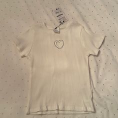 New With Tags Never Worn. Super Cute White Shirt With A Peek A Boo Heart Cut Out In The Front. Cheap Zara Short Sleeve Shirt, Cute White Shirt, Cute White Shirts, Heart Cut Out, Girls Shirt, Zara Girl, Zara Shirt, Zara White, Peek A Boo