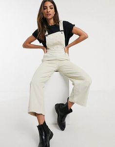 White Overalls Outfit, Beige Overalls, Dungaree Outfit, Corduroy Dungarees, White Overalls, Levi's Ribcage, Outfit Essentials, Overalls Outfit, Corduroy Overalls