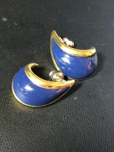 Vintage Retro 1980s Gold tone high end statement power dress blue enamel pair stud earrings pierced Retro Blue Earrings For Pierced Ears, Power Dress, Glitter Stud Earrings, Small Drop Earrings, Enamel Stud Earrings, Rockabilly Fashion, Blue Gifts, Round Stud Earrings, Silver Drop Earrings