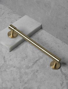 END 30 pull bar handle 192 mm in Brushed Brass/Brushed Brass. Luxury cabinet hardware made of solid brass by BRANDT Collective. Pull Bar, Freezers, Dishwashers, Satin Brass, Cabinet Doors, Doors, Brass, Satin, Bar