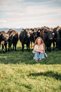 Barn Senior Pictures, Outdoor Senior Picture Ideas, Outdoor Senior Photography, Senior Pictures Ideas, Outdoor Senior Pictures, Senior Year Pictures