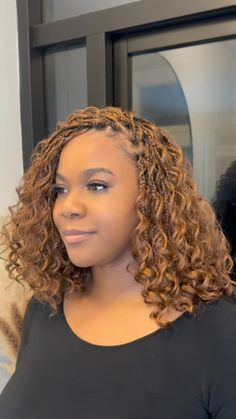 MAÉ HAIR | HUMAN BULK HAIR | NETHERLANDS | Use our water wave curls for the perfect boho bob braids 😻 Bestel via www.maehair.nl. #stitchbraids #knotlessbraids #softlocs… | Instagram Water Curls Braids, Water Curls, Boho Bob, Wave Curls, Boho Braided Hairstyles, Short Box Braids Hairstyles, Big Box Braids, Braids Ideas, Short Box Braids