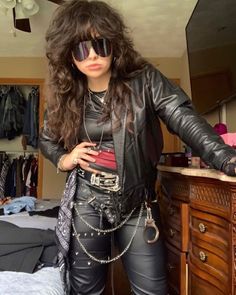 80s Leather Jacket Outfit, 80s Punk Fashion Women, Rock Outfits For Women Concert, Rocker Chick Aesthetic, 90s Rock Fashion, 80s Rock Outfit, 80s Rock Star, Thrash Metal Style, 80s Outfits Women