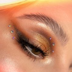 Make Up Looks With Crystals, Gem Eye Look Simple, Bedazzle Eye Makeup, Gems Around Eyes, Eyebrow Rhinestones, Eye Makeup Gems Jewels, Rhinestone Makeup With Glasses, Bejeweled Makeup Looks, Jewels Around Eyes