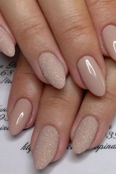 Ongles Beiges, Stars Nails, Neutral Nail Designs, Glitter Polish, Glitter Gradient, Colorful Nails, Smink Inspiration, White Polish