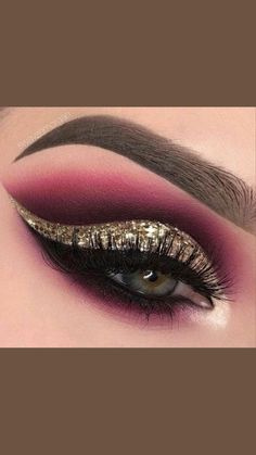 Glitter Cut Crease Makeup, Teal Makeup, Cut Crease Eye Makeup, Golden Eye Makeup, Soft Eye Makeup, 70s Makeup, Eyeliner Stencil, Bright Eye Makeup, A Daily Routine