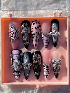 Y2K Grunge Leopard Print Press On Nails, With Aura and Charms! Each set comes with an extra 5 nails, and an application kit. Graffiti Nails Design, Fall Grunge Nails, Punk Rock Nails, Slay Nails, Fall Press On Nails, 2000s Nails, Kpop Nails, Graffiti Nails, Rock Nails