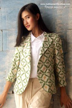 Ethnic Blazers For Women, Cardigan Batik Blazers, Blazer Batik, Cardigan Batik, Office Wear Women Work Outfits, Western Dress Shirts, Ikkat Dresses, Saree Wearing Styles