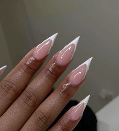 Short Stilleto Nails French Tip Designs, Short Stilleto Frenchies, Short Stiletto French Tip, Stellitoes Nails Short, Stellio Nails Designs, Nail Ideas Stilletos, Stilleto Nails French Tip Designs, Mini Stiletto Nails