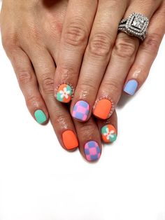 Retro Checkered Nails, Spring Nails Checkered, How To Do Checkered Nails Art Tutorials, Checker Nails Tutorial, Cute Nails Checkered, Checkered Smiley Nails, How To Checkered Nails, Spring Checkered Nails, Checkered Gel Nails