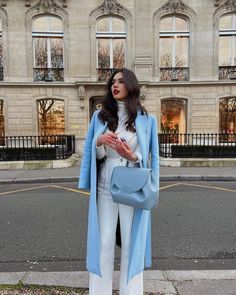 Blue Coat Outfit, Blue Outfit Winter, Estilo Blair Waldorf, Elegant Classy Outfits, Corporate Attire, Professional Outfits Women, Business Outfits Women, Classy Work Outfits