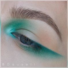 Makeup Directions, Teal Eye Makeup, Sketch Hair, Eyes Reference, Futuristic Makeup, Fashion Editorial Makeup, Tone Makeup, Teal Eyes, Art Eyes