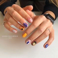 La imagen puede contener: una o varias personas y primer plano Anna Nails, Nail Videos, Nails Inspired, Minimalist Nail Art, Minimal Nails, Designs Nail, Swipe Right, Instagram Nails, Minimalist Nails