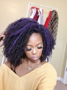 Purple Highlights Natural Hair, Purple Curly Hair Highlights, Blue And Purple Hair Highlights, Highlights On African American Hair, Purple Natural Hair, Purple Hair Streaks, Violet Highlights, Pink Hair Highlights, Natural Hair Highlights