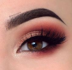 Gorgeous eye makeup just for fun Eye Makeup Red Dress, Red Eye Makeup, Make Up Inspiration, Red Eyeshadow, Glitter Eye Makeup, Smink Inspiration, Red Makeup, Eye Makeup Designs