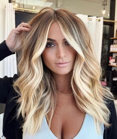 Messy Wavy Hair, Honey Blonde Hair Color, Textured Haircut, Honey Brown Hair, Oval Face Haircuts, Ombre Hair Blonde, Oval Face Hairstyles, Honey Blonde Hair