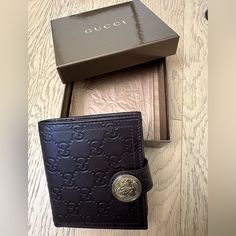 Women’s Brand New Gucci Wallet In Brown Embossed Leather With Hysteria Logo Closure. 5 Card Slots On Each Side. With External Change Section. From A Smoke And Pet Free Home. Designer Gucci Wallet With Logo Plaque, Gucci Brown Formal Wallet, Formal Brown Gucci Wallet, Luxury Brown Gucci Wallet, Luxury Gucci Wallets With Logo Plaque, Luxury Brown Wallet With Logo Plaque, Gucci Bifold Wallet With Coin Pocket, Luxury Gucci Wallet With Coin Pocket, Designer Wallet With Coin Pocket