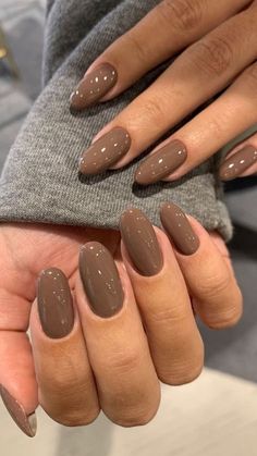 Inspiraçao unhas de inverno November Nail Designs, Brown Nail, Kutek Disney, Brown Nails Design, Simple Fall Nails, September Nails, November Nails, Smink Inspiration, Classy Acrylic Nails