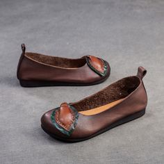 Gender: Women Type: Flats Main Materials: Cowhide Insole: Pigskin Sole: Rubber Type of Closure: Slip-on Style: Daily, Casual, Retro Season: Spring, Autumn Heel Height: Low (2 cm) Vintage Brown Flat Leather Shoes, Brown Leather Lined Closed Toe Slip-ons, Brown Leather Slip-on Flat Shoes, Brown Slip-on Flats With Removable Insole, Brown Leather Sole Slip-on Flats, Casual Shoes Women Flats, Platform Boots Chunky, Buckled Flats, Casual Flat Shoes