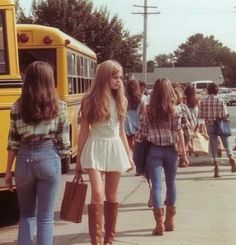 The 1970s Aesthetic, 70s Vacation Aesthetic, 80s Photo Aesthetic, 70s California Aesthetic Fashion, High School In The 70s, Paris In The 70s, 1977 Fashion High School, 70s High School Fashion, 1970s Teen Fashion