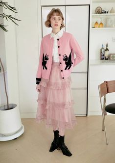 <Size>

 *Unit: cm 







 size

  bust

 Sleeve Length 

 Length 











 F 

 96

 56 

 56 













 <Material> 



 45% Acrylic

 28% nylon

 20% polyester

 Alpaca 7% 







 ＜Model wearing＞



 Wearing size



 F size




 Model Dimensions



 Height: 168cm

 Bust: 84cm

 Waist: 62cm

 Hips: 88cm Dog Pattern, Pink Sweater, Alpaca, Sweater Cardigan, Sleeve Length, Pattern, Pink, How To Wear, Clothes