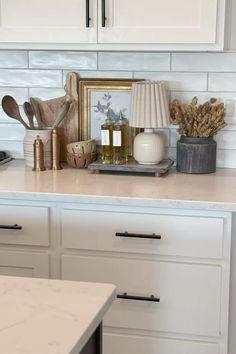 Kitchen Trays Countertops, Large Countertop Decor, Countertop Tea Station, Kitchen Staging Ideas To Sell, How To Brighten A Dark Kitchen, Classy Kitchen Decor, Moody Kitchen Decor, Kitchen Tray Styling, Kitchen Hygge