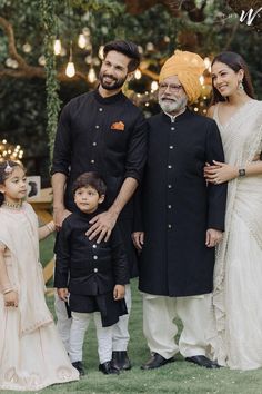 Birthday Cake Video, Mira Kapoor, Mira Rajput, Indian Family, Shahid Kapoor, Sister Wedding, Family Wedding, Family Goals, Bollywood Actors