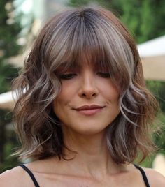 Hair Styles That Frame The Face, Shaggy Lob With Bangs, Above Shoulder Length Hair, Shaggy Lob, Shoulder Length Layered Hair, Layered Haircuts Shoulder Length, Lob With Bangs, Medium Layered Haircuts