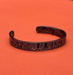 Here we are serving the best Damascus Steel Bracelet , Arm Ring. Great looking Damascus Steel Bracelet. Every single Bracelet has its own unique little features (Even though it is made based on one pattern) So you won't find another similar Bracelet. Each Damascus design may be a slightly different than the one on the pictures meaning it could be more or less wavy, Some patterns might have more Horizontal waves, some more Vertical etc. * Wear it every day (Built to WEAR 24/7). * Material: Damasc Adjustable Round Etched Bracelets, Adjustable Etched Bangle Bracelets, Adjustable Etched Round Bracelets, Adjustable Etched Bracelets, Adjustable Etched Metal Bracelets, Black Symbolic Engraved Bracelets, Adjustable Etched Bracelets As Gifts, Symbolic Black Engraved Bracelets, Adjustable Etched Round Cuff Bracelet