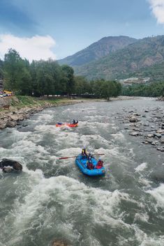 River rafting in Kullu Manali is a popular adventure activity that is enjoyed by locals and tourists alike. The rafting experience in Kullu Manali is thrilling and exciting, as you navigate through the rapids and enjoy the stunning scenery of the surrounding mountains and forests. #riverrafting #riverview #riversideview #mountains #mountaingirl #himachali_insta_shoutout #manalitrip #kullumanali #rafting #rafting🌊#mountaintops #raftingriver #offbeatvacation #himachalpradesh #himachalpictures Kullu Manali Aesthetic, Kullu Manali Photography, Manali Snap, Manali View, Manali Pictures, Manali Aesthetic, Rafting In Rishikesh, Manali Travel, Manali Photography