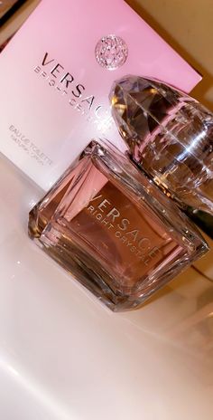 Perfume Versace Mujer, Koleksi Parfum, Collection Perfume, Versace Perfume, Versace Bright Crystal, Perfume Collection Fragrance, Shower Skin Care, Body Smells, Perfume Scents