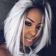 chanel branco negra Hair Color For Morena, Short Platinum Blonde Hair, Curly Weave Hairstyles, Dye Ideas, Blonde Hair Shades, Super Hair, Platinum Blonde Hair, Short Blonde, Color Hair