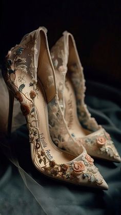 Forest Quinceanera, Fairy Heels, Fairy Shoes, Heels Aesthetic, Diy Shoe, Fashion Shoes Heels, Cute Shoes Heels, Fantasy Closet, Bridal Heels