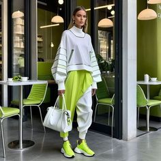 Street Sport Style, People Dance, Fashion 2025, Sports Wear Fashion, Sportswear Outfits, Smart Casual Women, Geometric Fashion, Classic Style Outfits, Studio Living