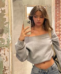 Prettiest Celebrities, Smink Inspiration, Korean Streetwear, Crop Top Sweatshirt, Stockholm Fashion, Mode Inspiration, Kebaya