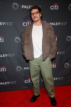 He's being very rumpled. The post Your Afternoon Man: Pedro Pascal in a Cardigan first appeared on Go Fug Yourself. Orange Shorts, Wearing Clothes, Daily Look, Casual Jeans, Denim Shirt, Colored Jeans, Straight Jeans