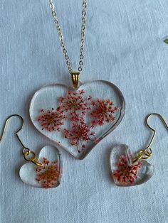 Real Flower Pendant and Earrings, Red Queen Anne's Lace Wildflower, Heart pendant and earrings, gift for her, pressed flower jewelry set Pressed Flower Jewelry, Resin Pendants, Queen Anne's Lace, Handmade Jewelry Necklace, Hippie Necklace, Red Queen, Earrings Red, Wedding Jewellery Necklace, Flower Jewelry