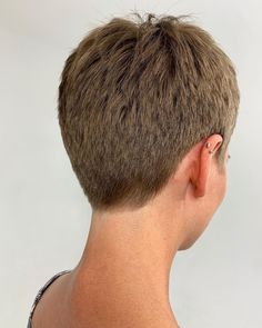 Buzzed Hair Women, Short Hair Back, Pixie Haircut Ideas, Bob Haircut Ideas, Short Sassy Haircuts, Short Hair Images