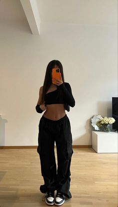 Street Wear Baddie Aesthetic, Cargo Womens Outfit, Baddie Asthetics Outfits, Cargo Jordan Outfit, Cargo And Jordans Outfit, Women’s Jordans Outfit, Jordan Outfit Ideas Women, Jordan Style Outfits Women