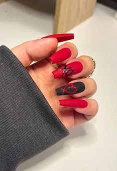 fall nails ;fall nail designs ;fall nail colors Red And Black Nail, Red Black Nails, Red Acrylic Nails, Edgy Nails, Red Nail Designs, Black Nail, Acrylic Nails Coffin Short, Coffin Nails Designs, Chic Nails