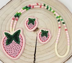 Mikmaq Art, Strawberry Beadwork, Beaded Medallion Patterns, Strawberry Beaded Earrings, Beaded Strawberry Earrings, Beaded Berries, Beaded Hoop Earrings Tutorial, Indigenous Beaded Earrings, Beaded Motifs