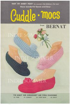 an advertisement for crochet slippers with the words cuddle mocs