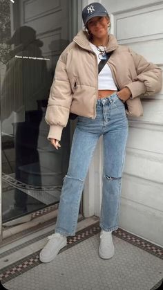 Basics Capsule Wardrobe, Baddie Winter Outfits, Basics Capsule, Winter Outfits For Women, Nyc Winter Outfits, Classy Baddie, New York Outfit, Puffer Jacket Outfit, Nyc Fits