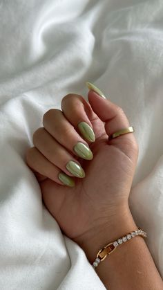 Discover 30+ Chrome Nails You Need to Try This Year! Elevate your style with stunning crome nails and intricate chrome nails designs. From white chrome nails to blue chrome nails, these looks are perfect for any season. Embrace chrome summer nails and achieve a sleek chrome manicure that stands out. These summer chrome nails will keep you looking chic and trendy all year long. Mint Green Nail Designs, Chrome Summer Nails, Summer Chrome Nails, Chrome Manicure, Blue Chrome Nails, Mint Green Nails, Mint Nails, August Nails