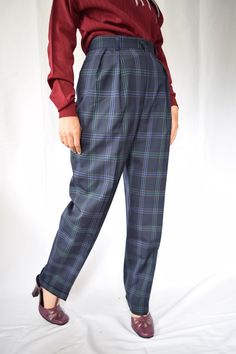 Flawless, tartan check plaid pants! Classic Plaid Business Casual Pants, Classic Plaid Pants For Business Casual, Classic Plaid Bottoms For Business Casual, Plaid Tapered Leg Business Casual Pants, Preppy Plaid Bottoms For Fall, Blue New Yorker, Pants Preppy, Preppy Green, Pants Model