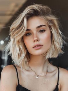 Stylish Bob Haircuts with Highlights for a Modern Look Bob Haircuts With Highlights, Haircuts With Highlights, Short Bleached Hair, Grey Ombre Hair, Womens Haircuts Medium, Classic Haircut, Choppy Bob Haircuts, Bob Haircut Curly, Wavy Hairstyles Medium