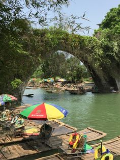 there are many chairs and umbrellas on the dock