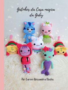 crocheted stuffed animals sitting on top of a fluffy white blanket with the caption'garbles de corsa magice da gully '