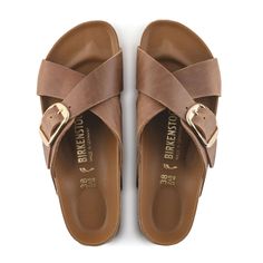 The BIRKENSTOCK Siena boasts a refined appearance. Crossed straps give the sandal its unique and special look. The Big Buckle version features a large, elegant pin buckle - a fantastic, striking eye-catcher on this otherwise understated sandal. The lining of the semi-exquisite footbed is covered with soft smooth leather and matches the shoe in color. The upper is made from extra thick, oiled nubuck leather with an open-selvage finish. Anatomically shaped cork-latex footbed; semi-exquisite Upper: Birkenstock Siena, Birkenstock Styles, Looks Chic, Looks Style, Nubuck Leather, Siena, Cute Shoes, Look Fashion, Smooth Leather